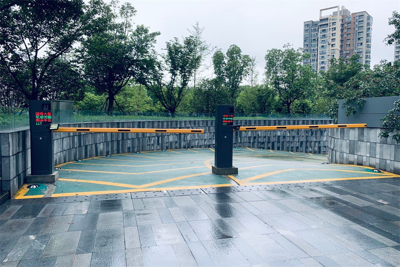 车库出入口